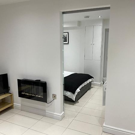 Modern 1 Bedroom Holiday Apartment In Southminster Exterior photo